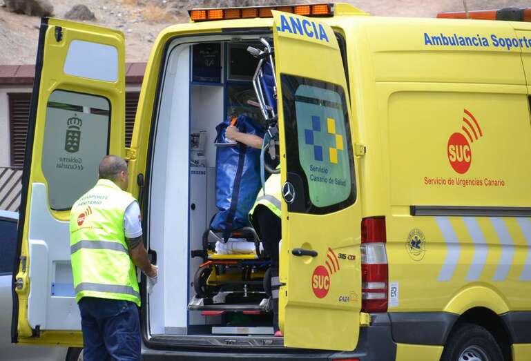Imagen de archivo de una ambulancia del SUC durante una intervención en Telde (Foto TA)