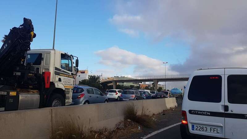 Imagen captada hace unos minutos por un lector de TA en la salida de La Estrella hacia la GC-1 (Foto TA)