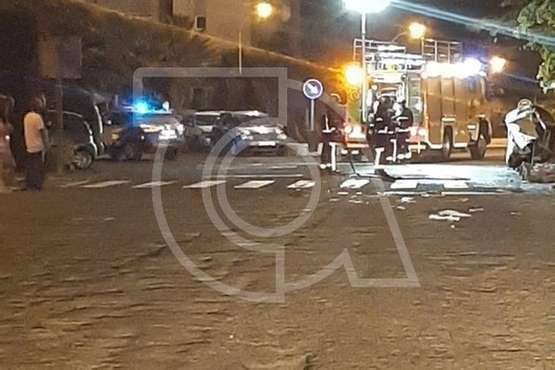 El vandalismo quema cuatro contenedores en el Valle de Jinámar (Foto TA)