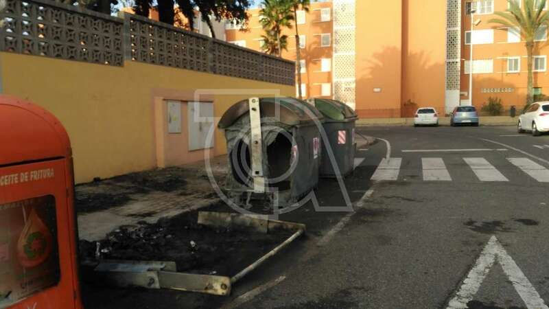 Estado en que quedó el último contenedor quemado (Foto TA)