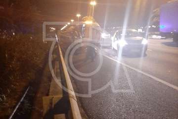 Un vehículo da dos vueltas de campana en la GC-1, a la altura del aeropuerto (Foto TA)