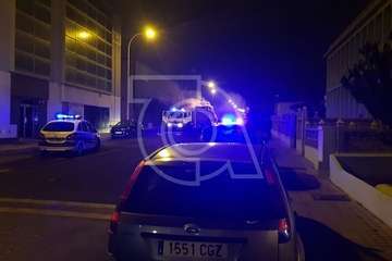 Arde un contenedor en la zona industrial de Salinetas (Foto TA)