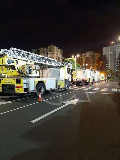 Bomberos en el Valle de Jinámar (Foto TA)