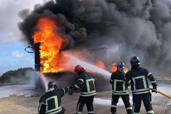 Los bomberos de la capital se adiestran en Telde (Foto TA)