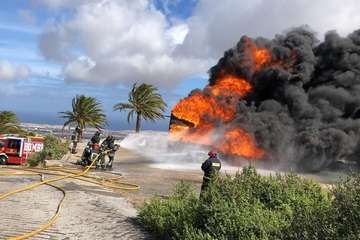 Los bomberos de la capital se adiestran en Telde (Foto TA)