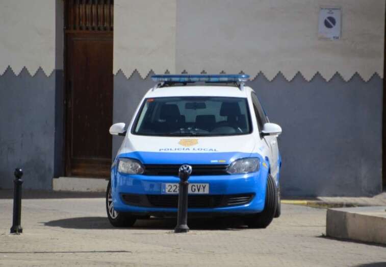 Imagen de archivo de un vehículo de la Policía Local durante una intervención en San Juan (Foto TA)