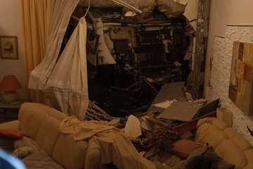 Un camión se empotra contra una vivienda en Cuesta Ramón (Foto TA)