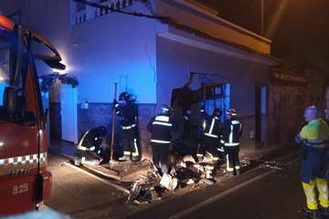 Un camión se empotra contra una vivienda en Cuesta Ramón (Foto TA)