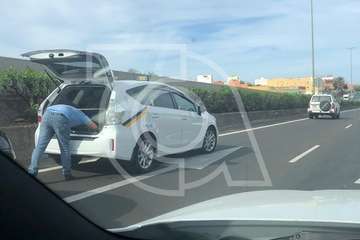 Vuelca un vehículo en la GC-1 frente al Parque Empresarial de Melenara (Foto TA)