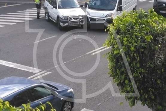 Un furgón y un todoterreno chocan en el casco de Telde (Foto TA)