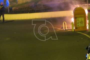 Un incendio calcina un contenedor de basura en San Juan (Foto TA)