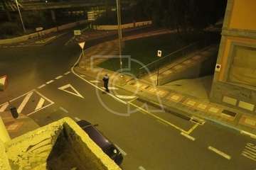 Un incendio calcina un contenedor de basura en San Juan (Foto TA)