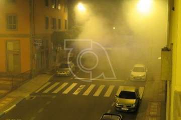 Un incendio calcina un contenedor de basura en San Juan (Foto TA)