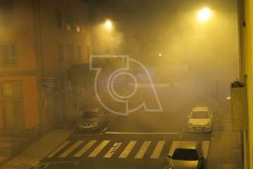 Un incendio calcina un contenedor de basura en San Juan (Foto TA)