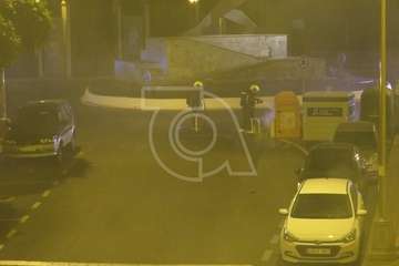 Un incendio calcina un contenedor de basura en San Juan (Foto TA)