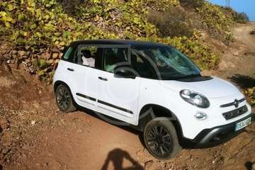 Extraño hallazgo de un vehículo abandonado en Tufia (Foto TA)