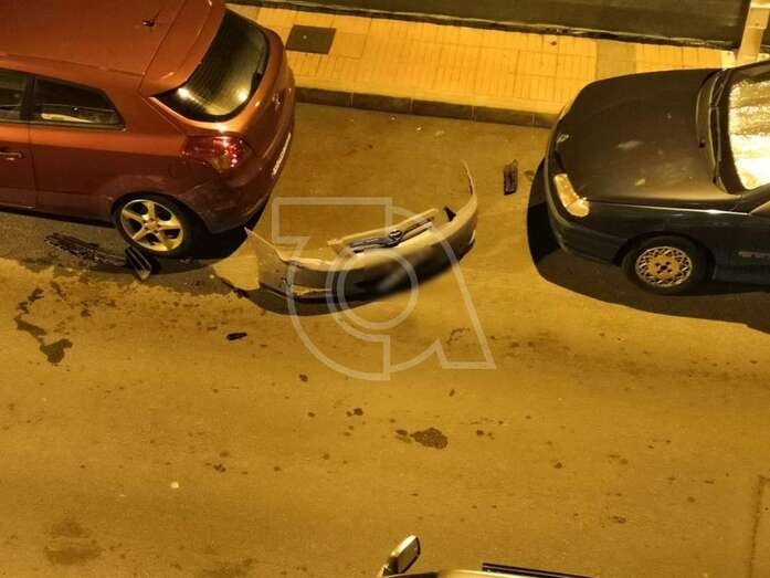 Parachoques con la matrícula del coche que ocasionó el siniestro (Foto TA)