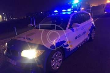 Daños ocasionados a un coche de la Policía Local de Telde (Foto TA)