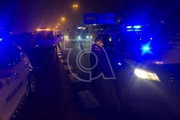Daños ocasionados a un coche de la Policía Local de Telde (Foto TA)