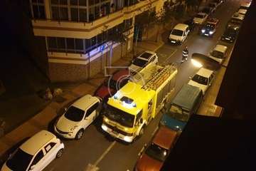 Incendio intencionado de un contenedor en la calle de Juan Negrín de Los Llanos de Telde (Foto TA)