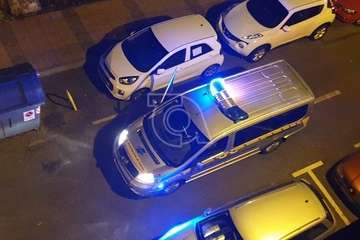 Incendio intencionado de un contenedor en la calle de Juan Negrín de Los Llanos de Telde (Foto TA)