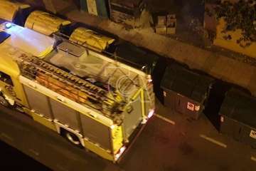 Incendio intencionado de un contenedor en la calle de Juan Negrín de Los Llanos de Telde (Foto TA)