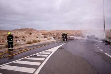  Los bomberos emplean 1.500 litros de agua en sofocar un incendio en El Goro (Foto TA)