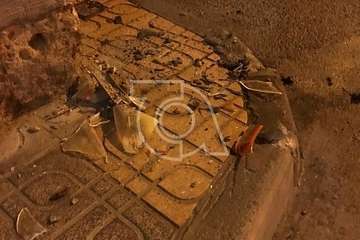 Un turismo se empotra contra una esquina en Los Llanos y su conductor se da a la fuga (Foto TA)