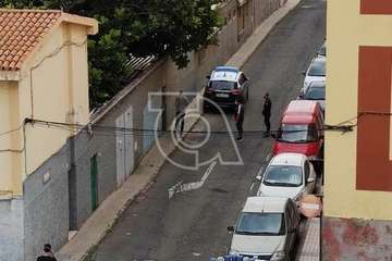  Amplio despliegue policial en Las Longueras para detener a un joven 'okupa' (Foto TA)