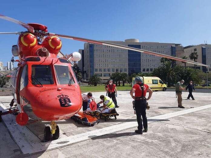 Momento de la llegada del helicóptero al hospital (Foto TA)