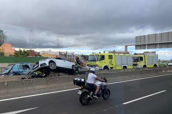 Aparatoso accidente en la GC-1, a la altura de La Pardilla, en dirección sur (Foto TA)