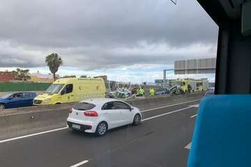 Aparatoso accidente en la GC-1, a la altura de La Pardilla, en dirección sur (Foto TA)