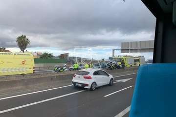 Aparatoso accidente en la GC-1, a la altura de La Pardilla, en dirección sur (Foto TA)