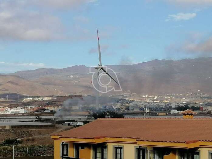 Humareda en la franja costera de Telde (Foto TA)