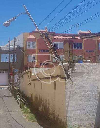 Estado en que quedó el poste del tendido eléctrico
