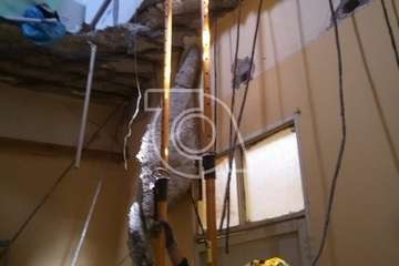 Evacuado un hombre al hospital tras caerle encima el techo de una vivienda en El Calero Alto (Foto TA)