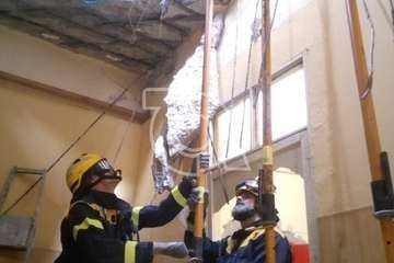 Evacuado un hombre al hospital tras caerle encima el techo de una vivienda en El Calero Alto (Foto TA)