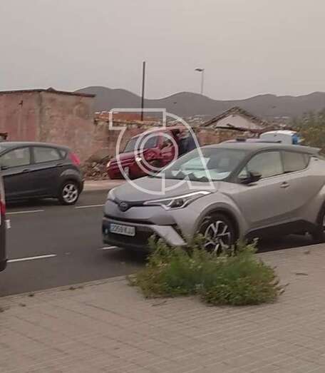 Al fondo, el coche siniestrado (Foto TA)
