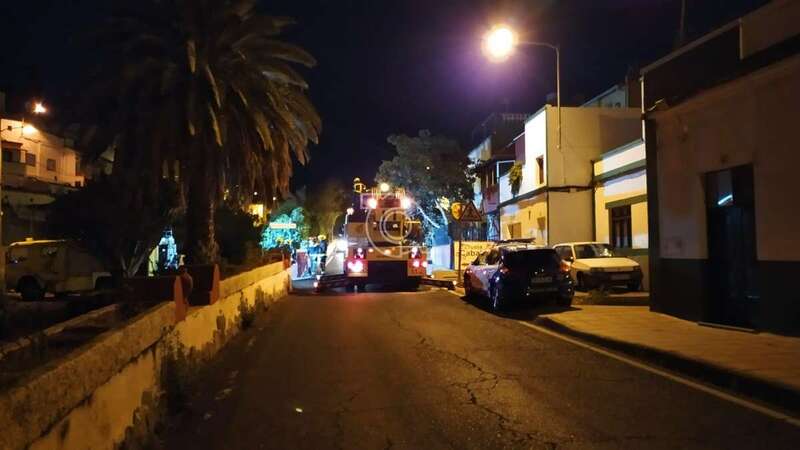 Bomberos en el lugar del suceso (Foto TA)