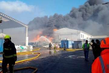Incendio en la nave industrial de Martínez Cano en El Goro (Foto C7)