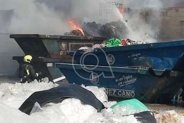 Incendio en la nave industrial de Martínez Cano en El Goro (Foto TA)