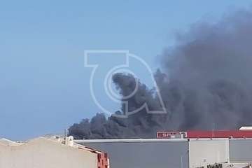 Incendio en la nave industrial de Martínez Cano en El Goro (Foto TA)