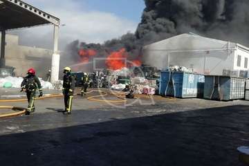 Incendio en la nave industrial de Martínez Cano en El Goro (Foto TA)