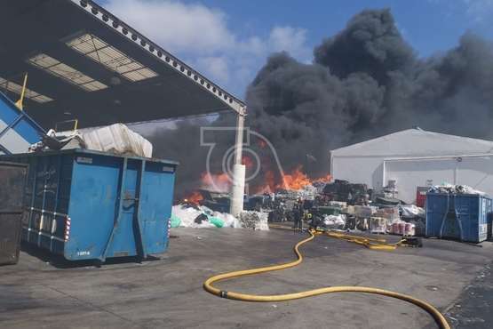 Incendio en la nave industrial de Martínez Cano en El Goro (Foto TA)