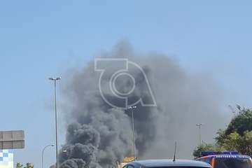 Incendio en la nave industrial de Martínez Cano en El Goro (Foto TA)