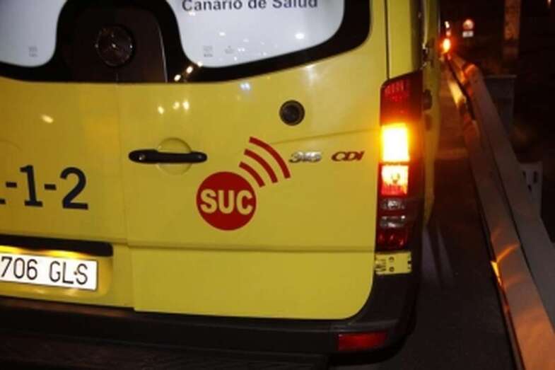 Los dos jóvenes fueron evacuados por el SUC al Hospital Insular (Foto TA)