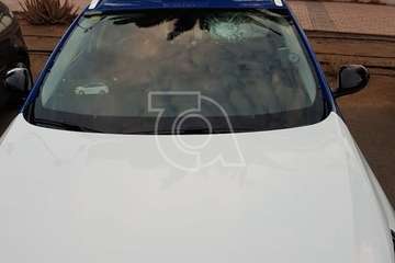 Una pedrada lanzada por unos niños rompe el parabrisas de un taxis en Jinámar/TA.