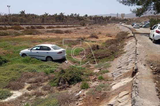 Un turismo cae por el canal del barranquillo de Ojos de Garza/TA.