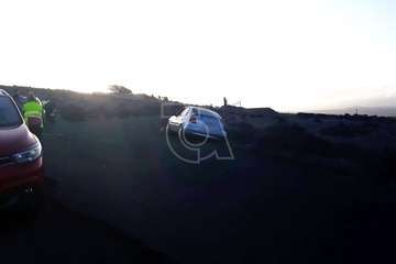 Un vehículo sufre una salida de vía en Montaña Las Huesas/TA.