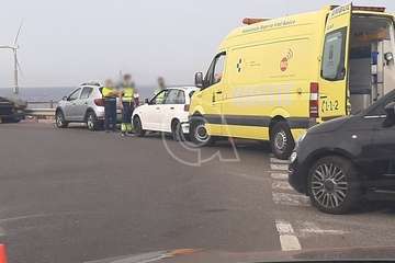 Un herido en una colisión en la rotonda de salida de Jinámar hacia la GC1/TA.